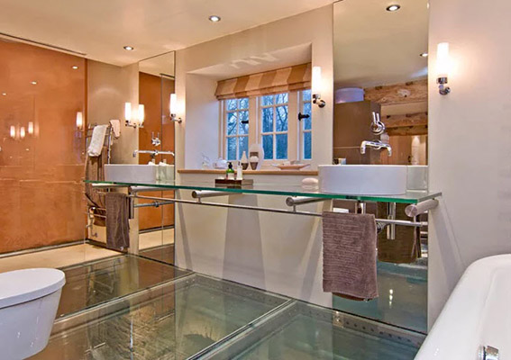 Lechlade, Oxfordshire. Bathroom